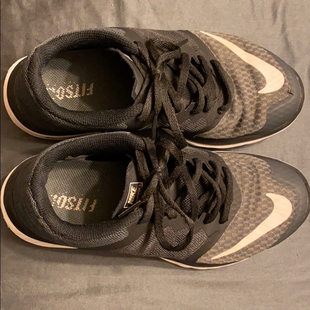 Nike shoes size 5 big kids